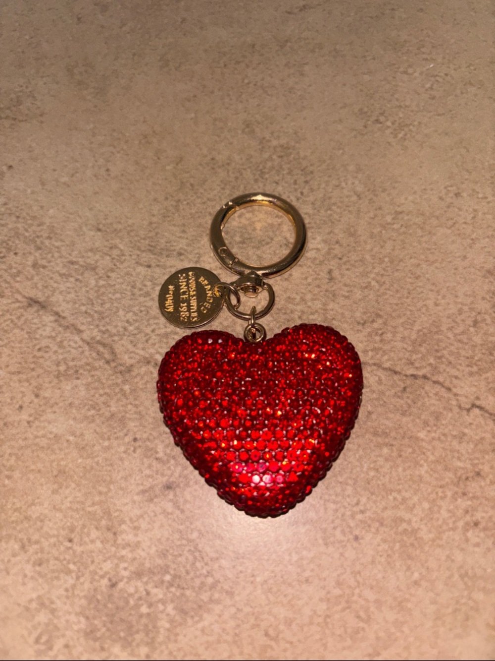 Gold Ring Red Sequin Heart Keychain - Picture 3 of 3